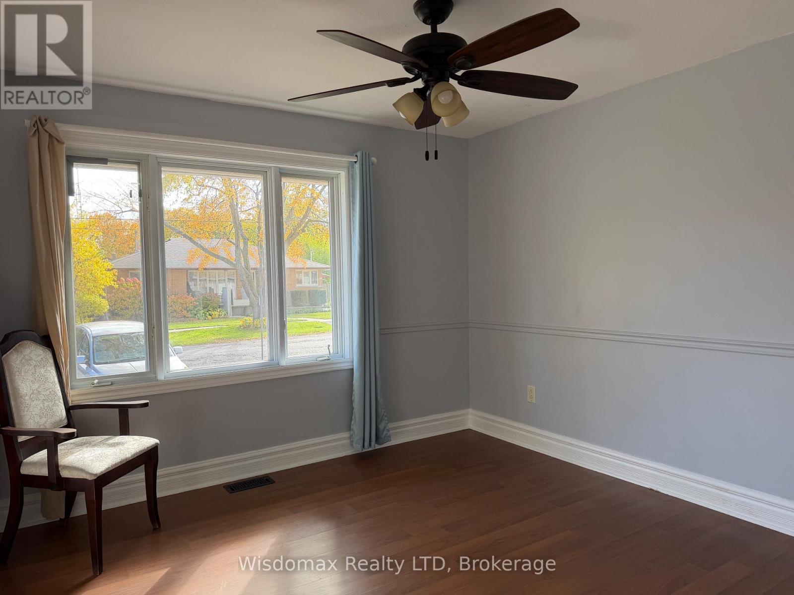 25 Ted Street, St. Catharines, Ontario  L2N 1E6 - Photo 5 - X12500262