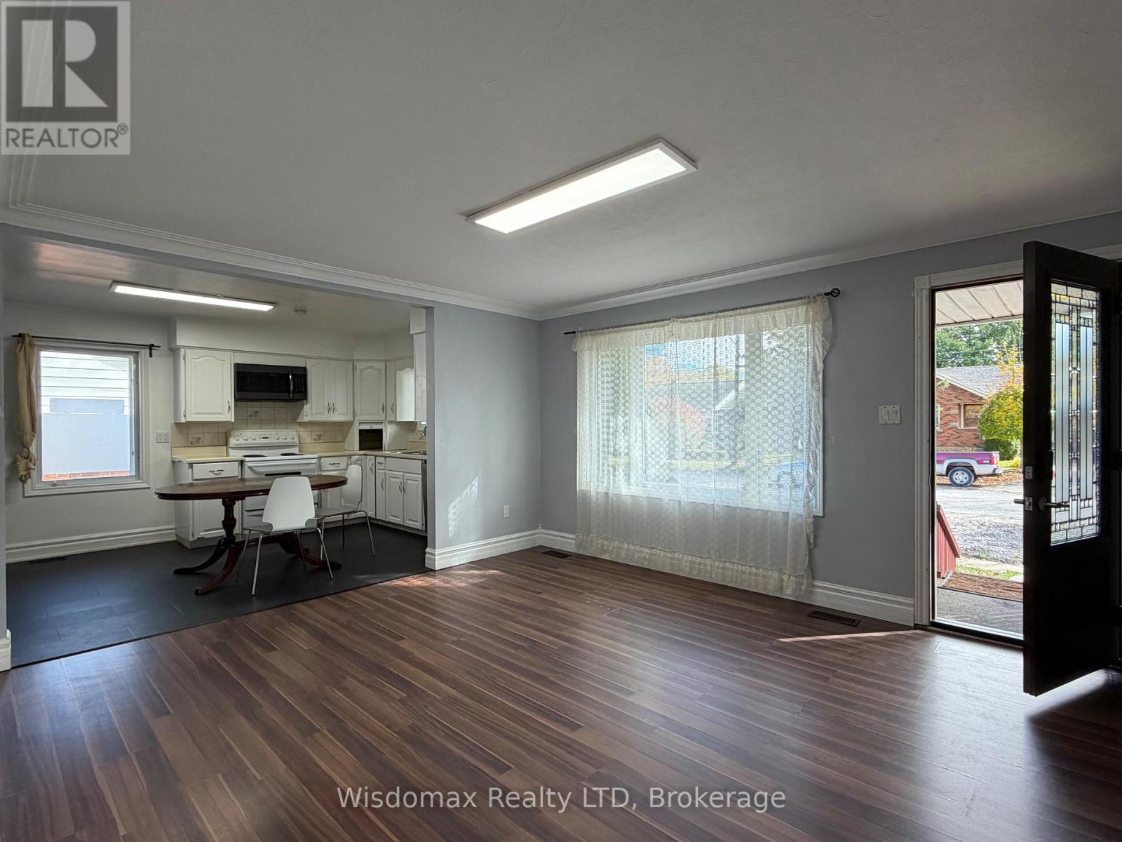 25 Ted Street, St. Catharines, Ontario  L2N 1E6 - Photo 7 - X12500262