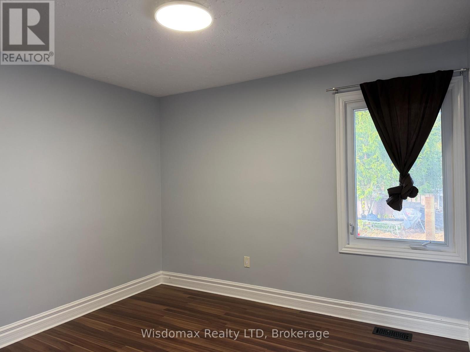 25 Ted Street, St. Catharines, Ontario  L2N 1E6 - Photo 8 - X12500262