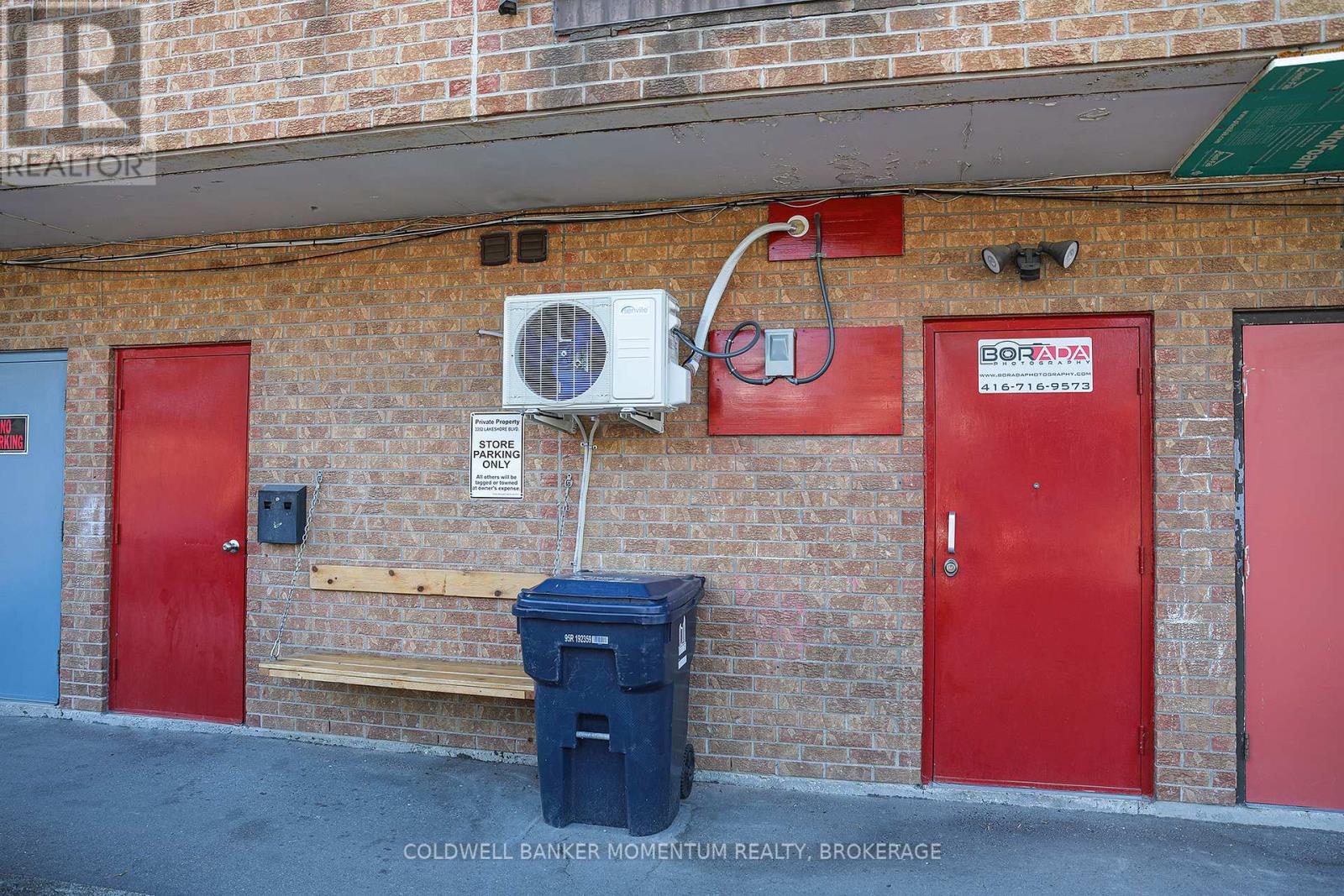 3352 Lake Shore Boulevard W, Toronto, Ontario  M8W 1M9 - Photo 2 - W12500456