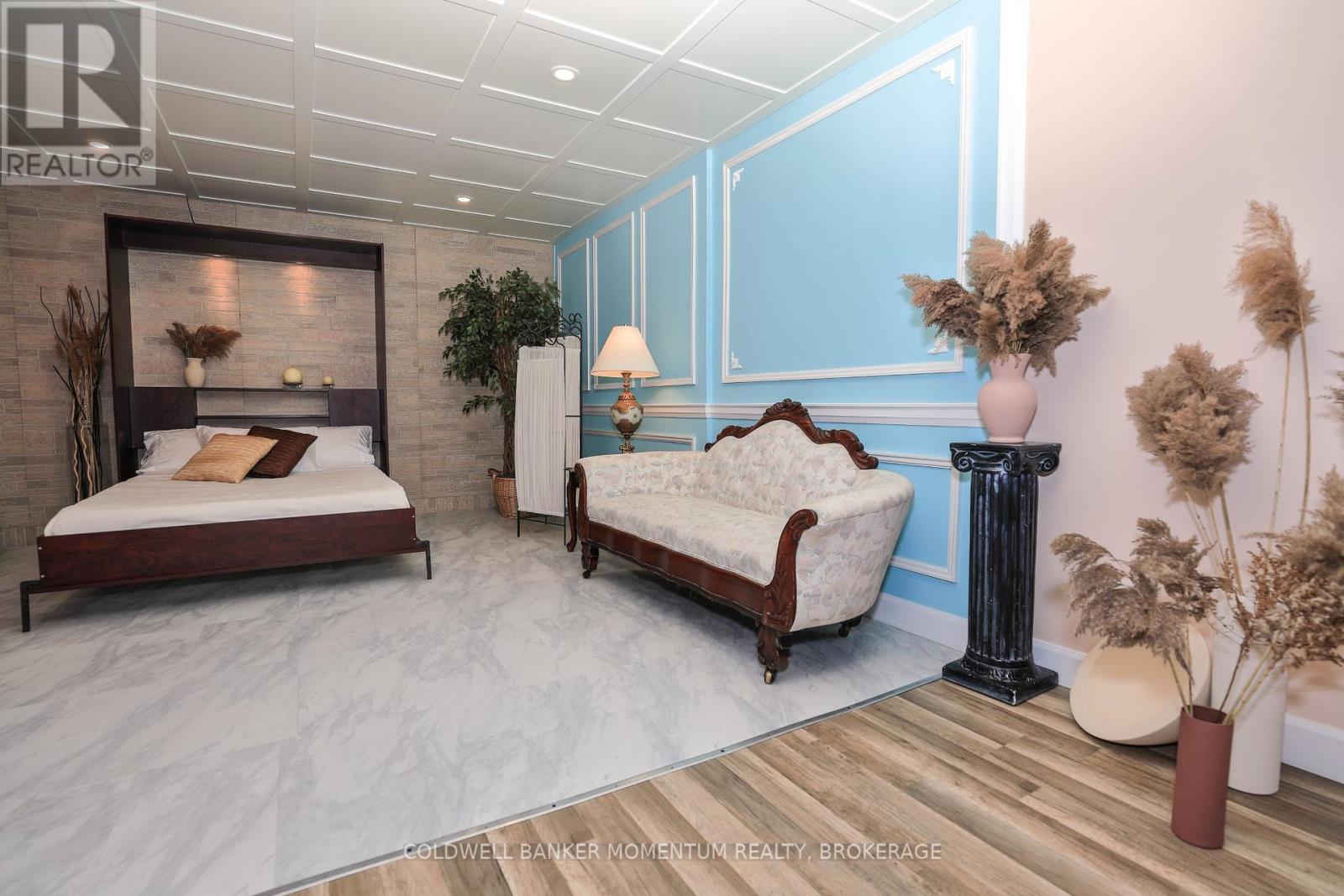 3352 Lake Shore Boulevard W, Toronto, Ontario  M8W 1M9 - Photo 3 - W12500456