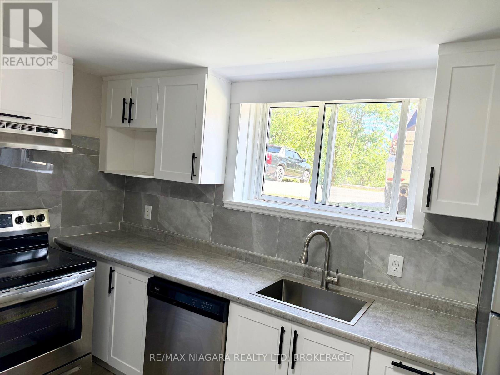 1 - 9 Riverview Boulevard, St. Catharines, Ontario  L2T 3L5 - Photo 9 - X12501086