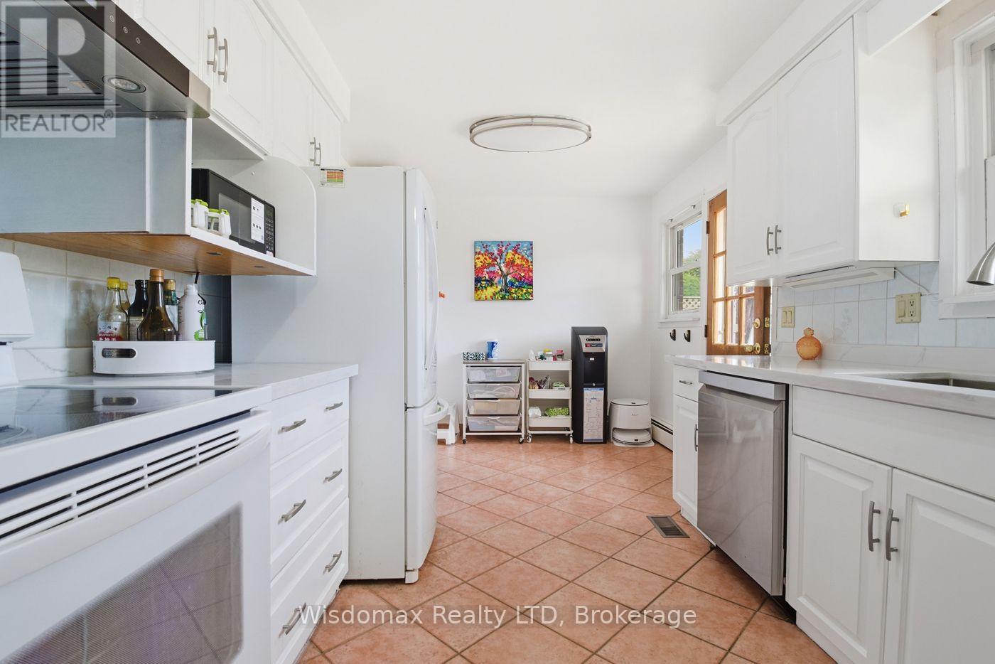 3384 Baker Crescent, Niagara Falls, Ontario  L2J 3L9 - Photo 12 - X12501320