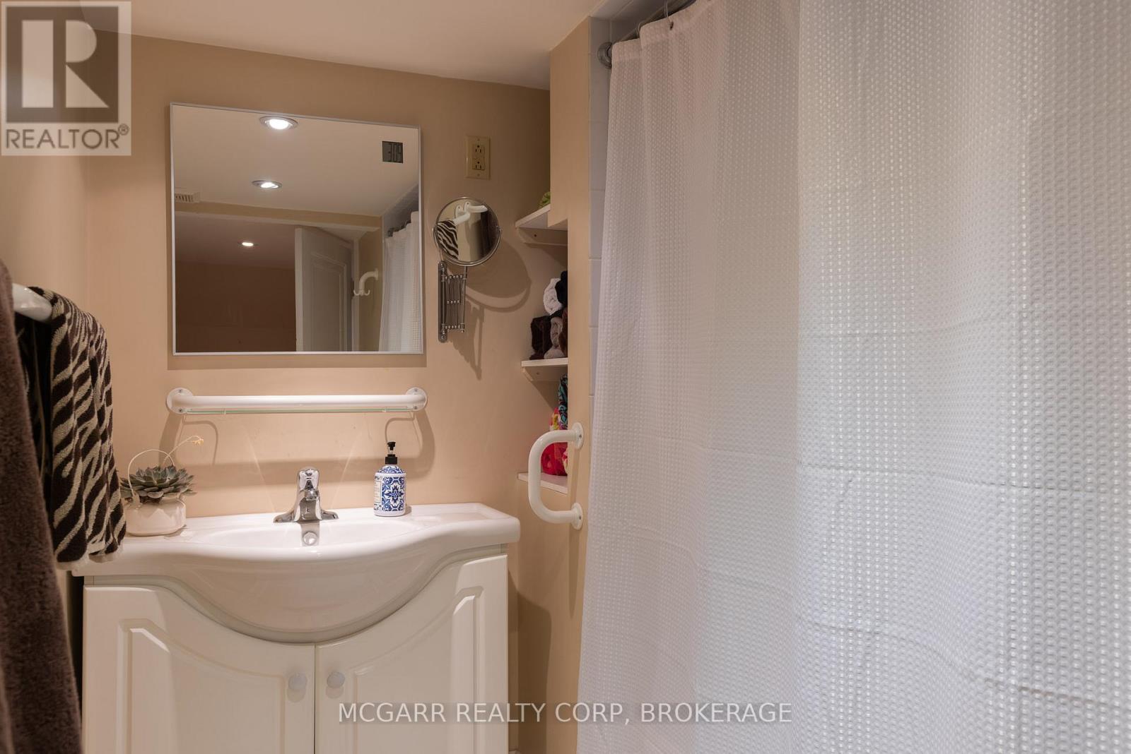 62 Hillcrest Avenue, St. Catharines, Ontario  L2R 4Y1 - Photo 29 - X12501684