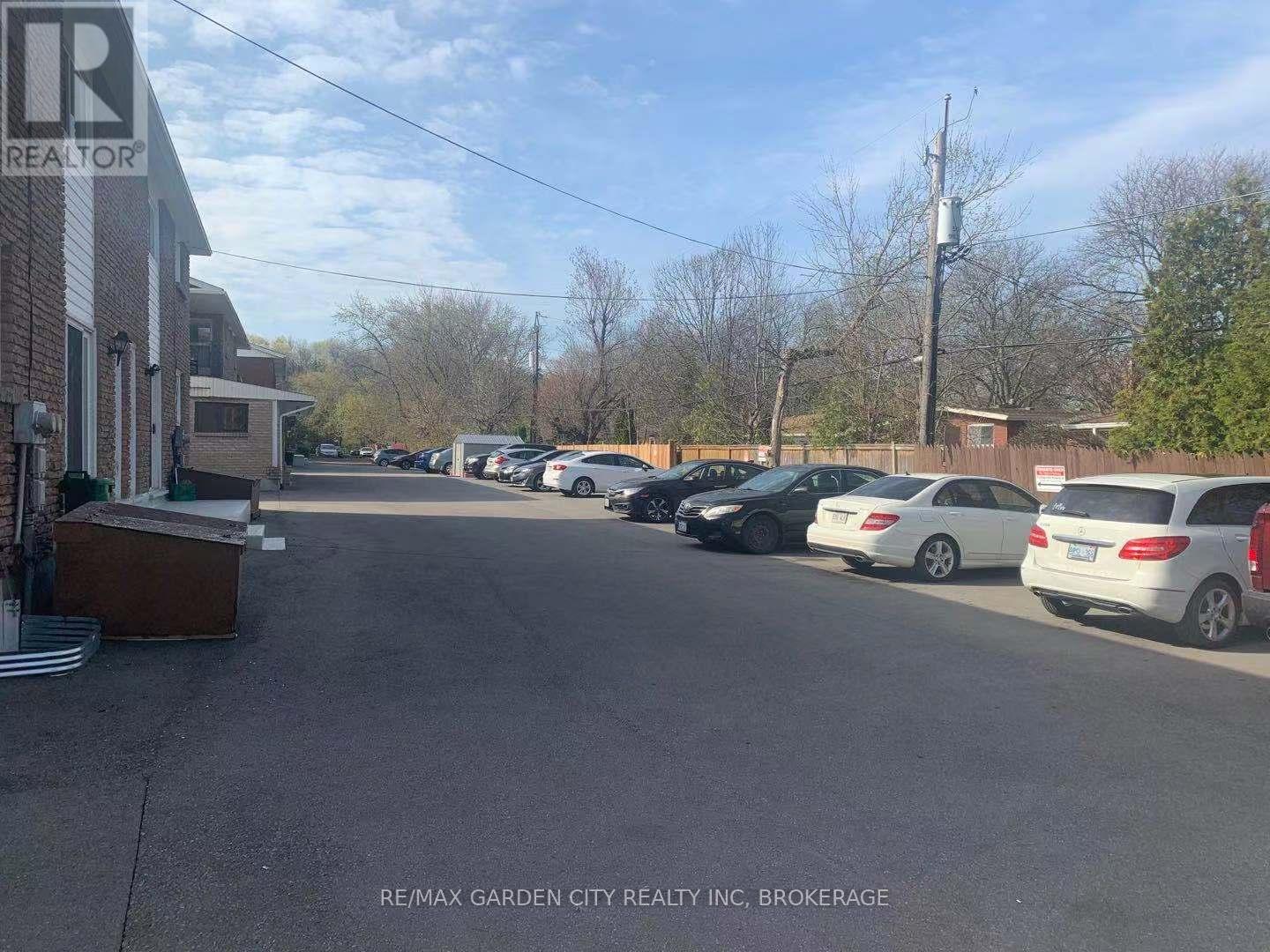 358-360 Glenridge Avenue, St. Catharines, Ontario  L2T 3K7 - Photo 4 - X12502486