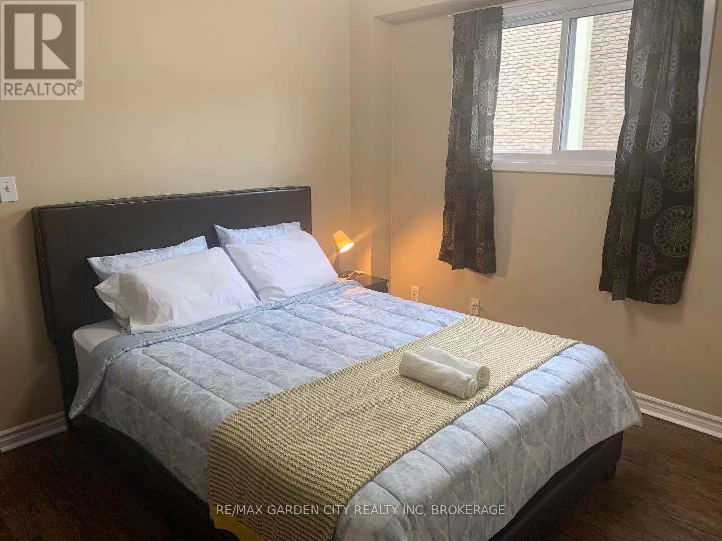 358-360 Glenridge Avenue, St. Catharines, Ontario  L2T 3K7 - Photo 8 - X12502486