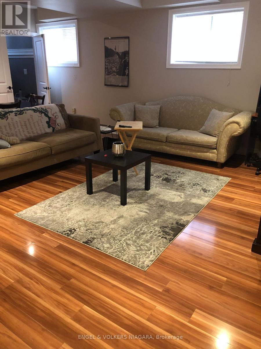 9285 Eagle Ridge Drive N, Niagara Falls, Ontario  L2H 0G4 - Photo 4 - X12504972