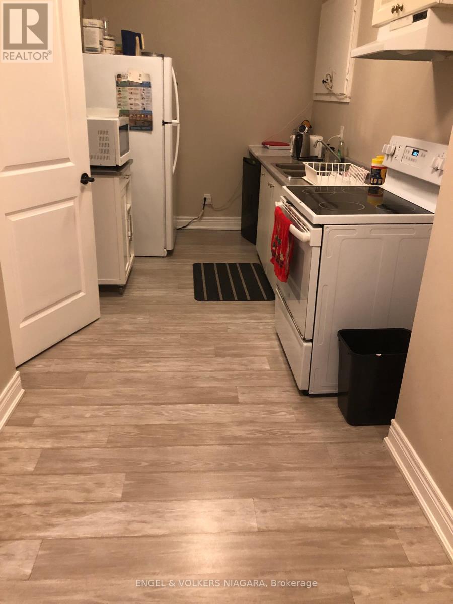 9285 Eagle Ridge Drive N, Niagara Falls, Ontario  L2H 0G4 - Photo 5 - X12504972