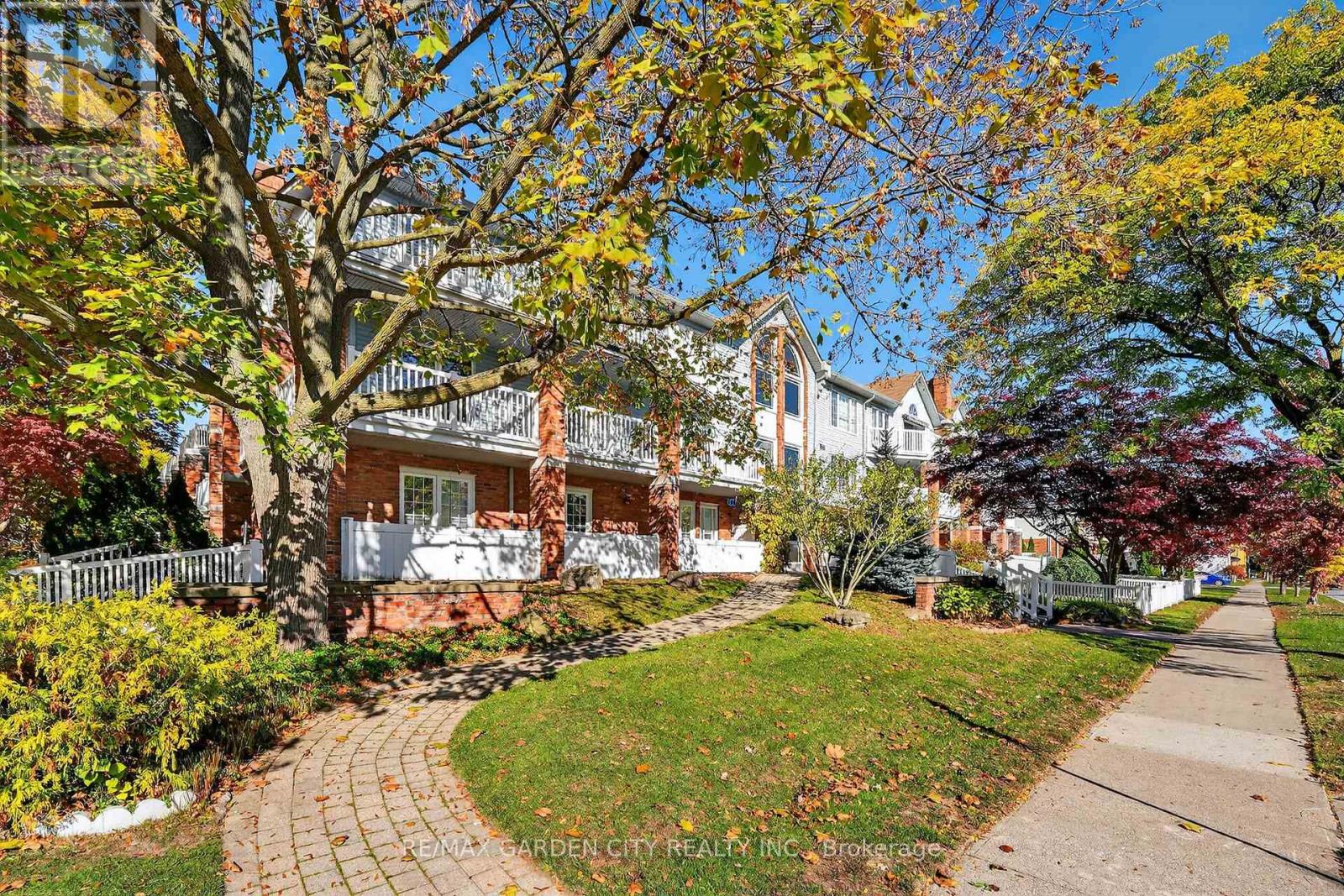 201 - 70 Main Street, St. Catharines, Ontario  L2N 4T9 - Photo 2 - X12505630