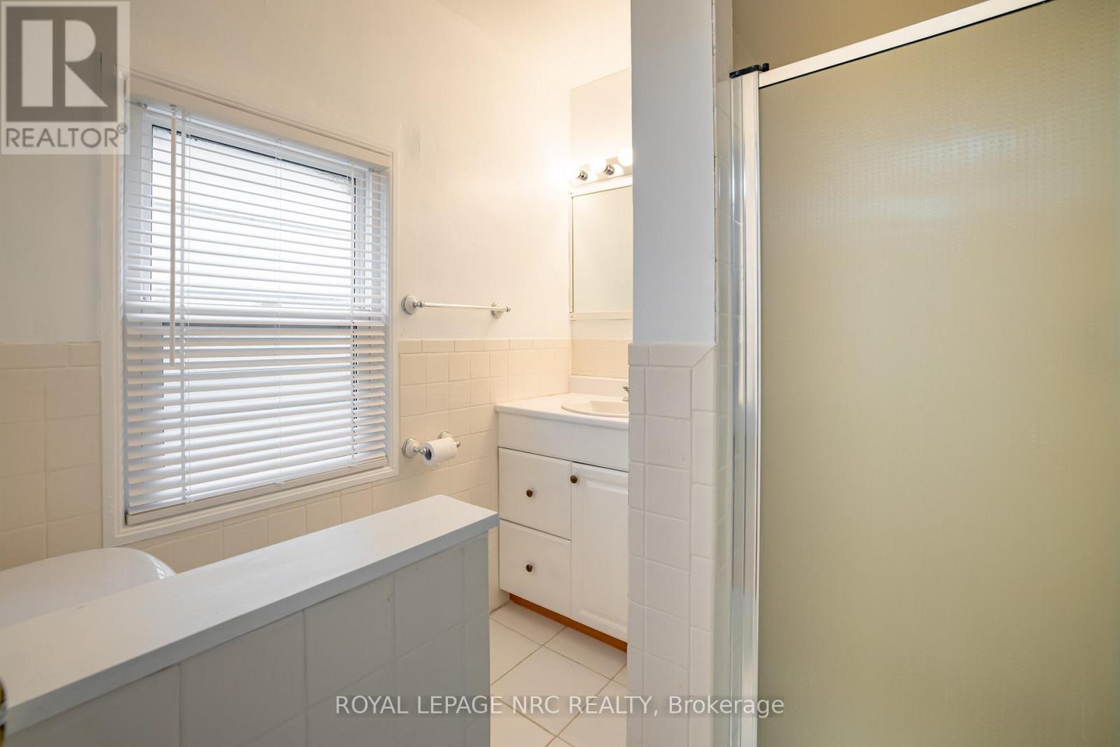 170 Niagara Street W, St. Catharines, Ontario  L2R 4L4 - Photo 11 - X12505730