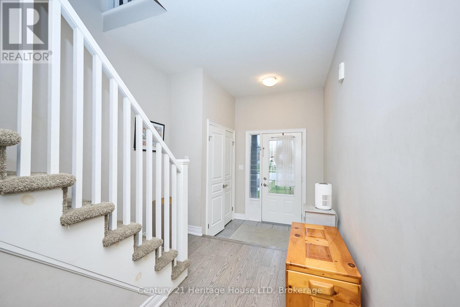 1121 Meadowood Street, Fort Erie, Ontario  L2A 0C1 - Photo 3 - X12507654