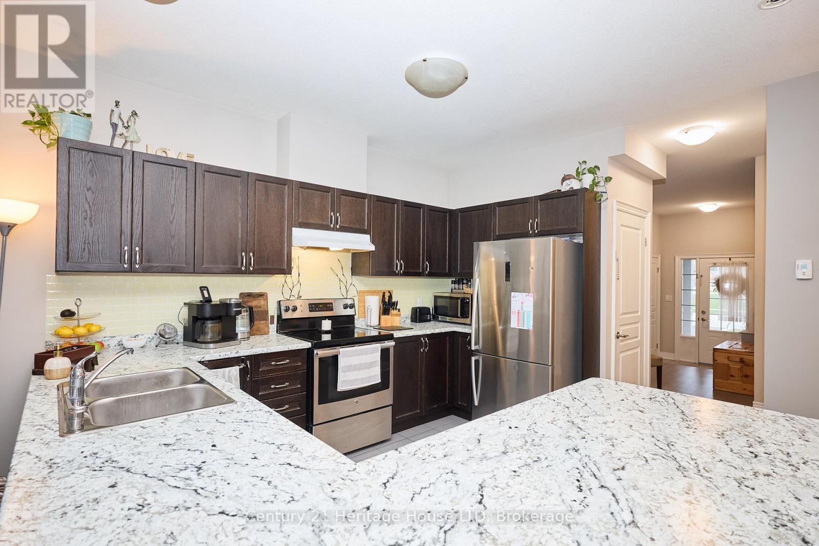 1121 Meadowood Street, Fort Erie, Ontario  L2A 0C1 - Photo 6 - X12507654