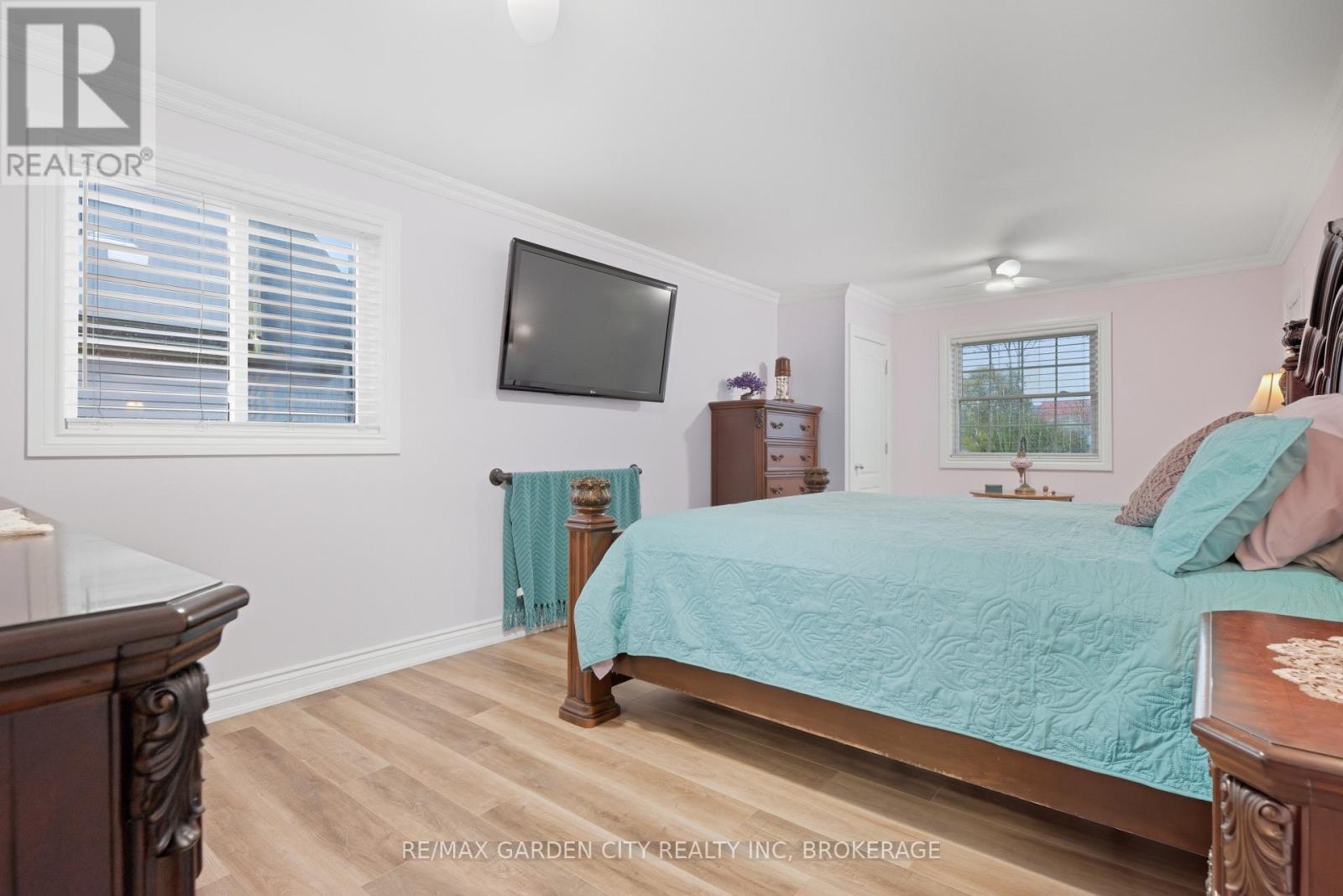 5294 Slater Avenue, Niagara Falls, Ontario  L2E 4W9 - Photo 18 - X12508186