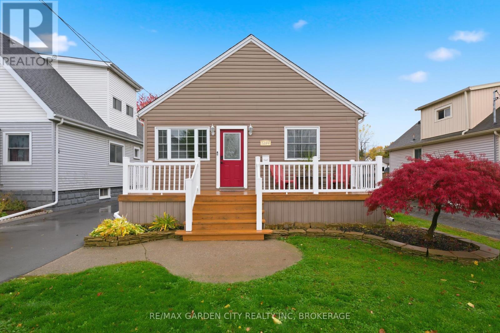 5294 Slater Avenue, Niagara Falls, Ontario  L2E 4W9 - Photo 2 - X12508186