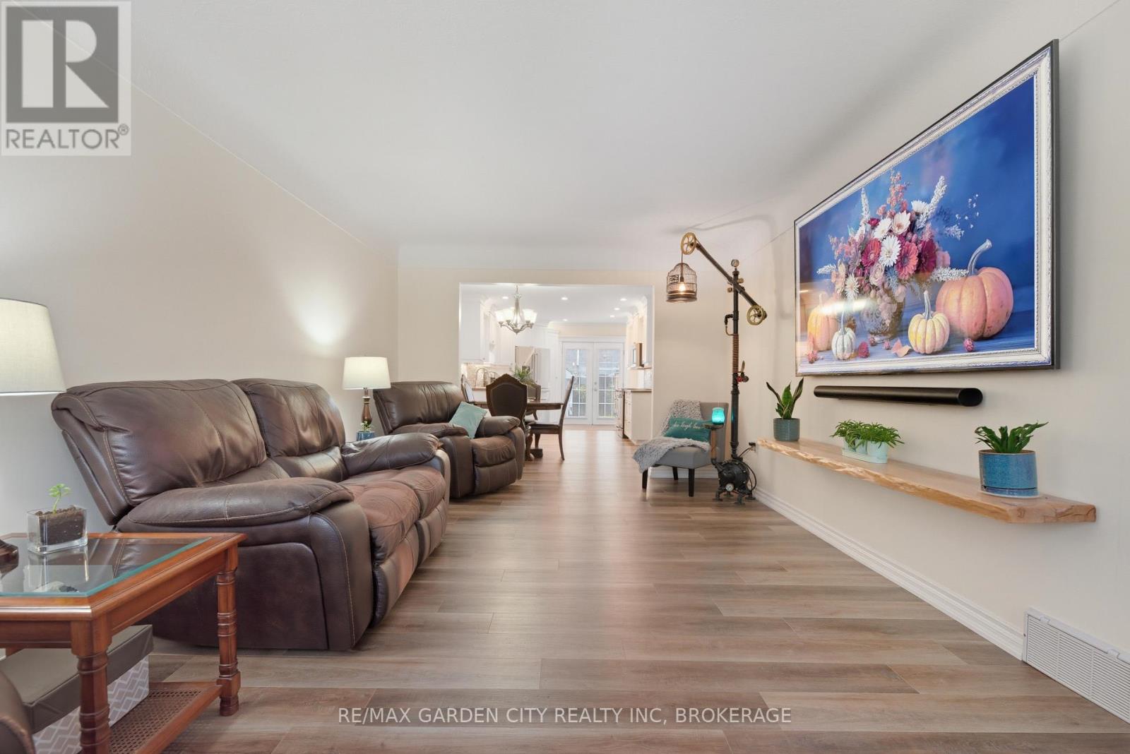 5294 Slater Avenue, Niagara Falls, Ontario  L2E 4W9 - Photo 4 - X12508186