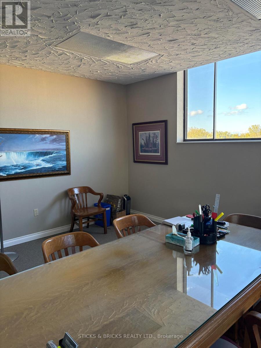301 - 4673 Ontario Avenue, Niagara Falls, Ontario  L2E 3R1 - Photo 5 - X12508582