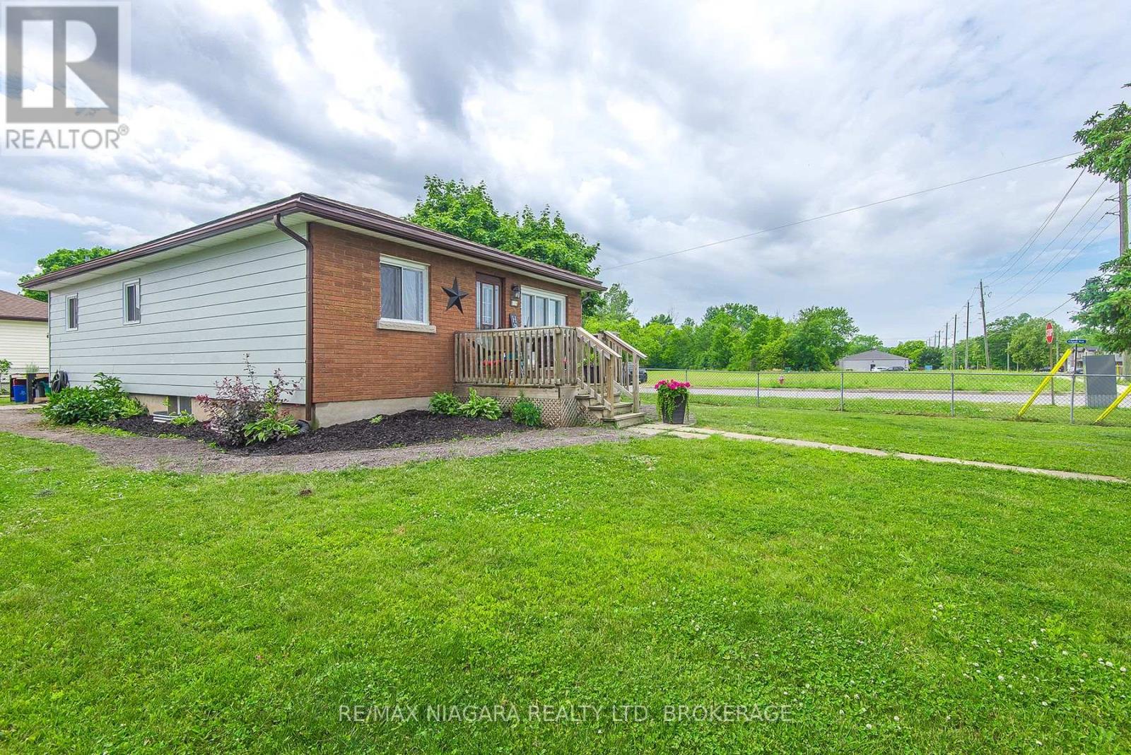 574 Broadway Street, Welland, Ontario  L3C 5M5 - Photo 11 - X12509398