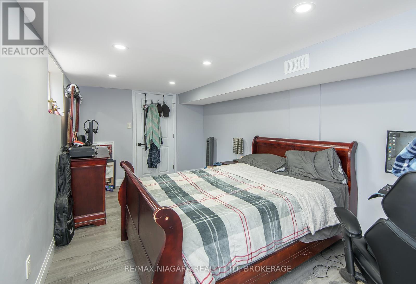 574 Broadway Street, Welland, Ontario  L3C 5M5 - Photo 14 - X12509398