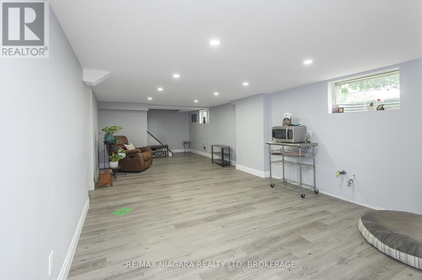 574 Broadway Street, Welland, Ontario  L3C 5M5 - Photo 8 - X12509398