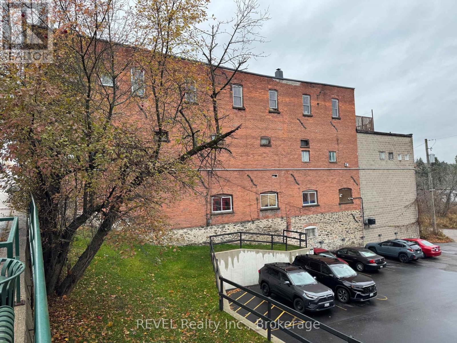 75 Manitoba Street, Bracebridge, Ontario  P1L 2B2 - Photo 3 - X12509694