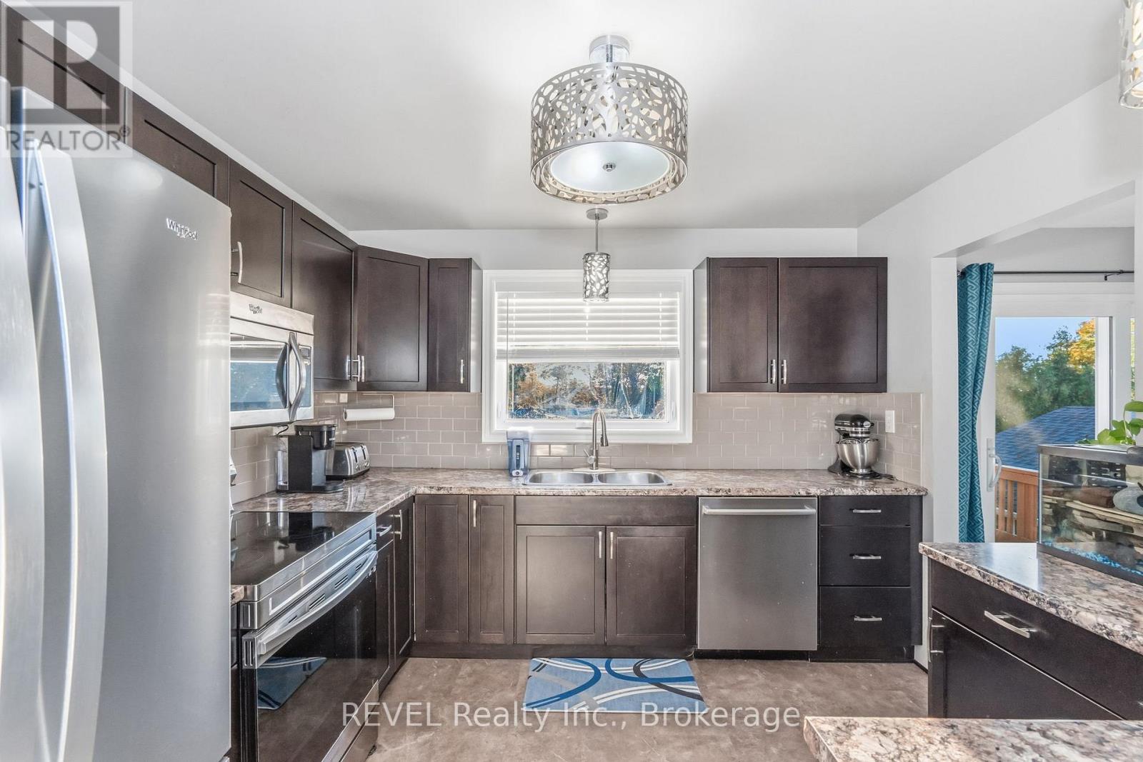 28 Park Street, Tay, Ontario  L0K 2A0 - Photo 5 - S12512544