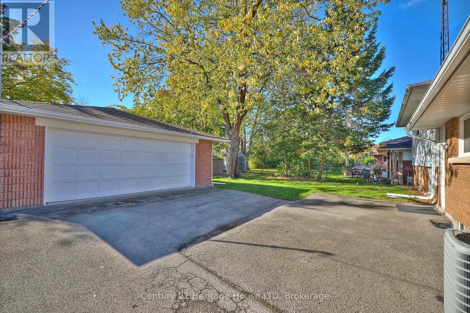 148 Champlain Drive, Fort Erie, Ontario  L2A 1Z8 - Photo 30 - X12513452