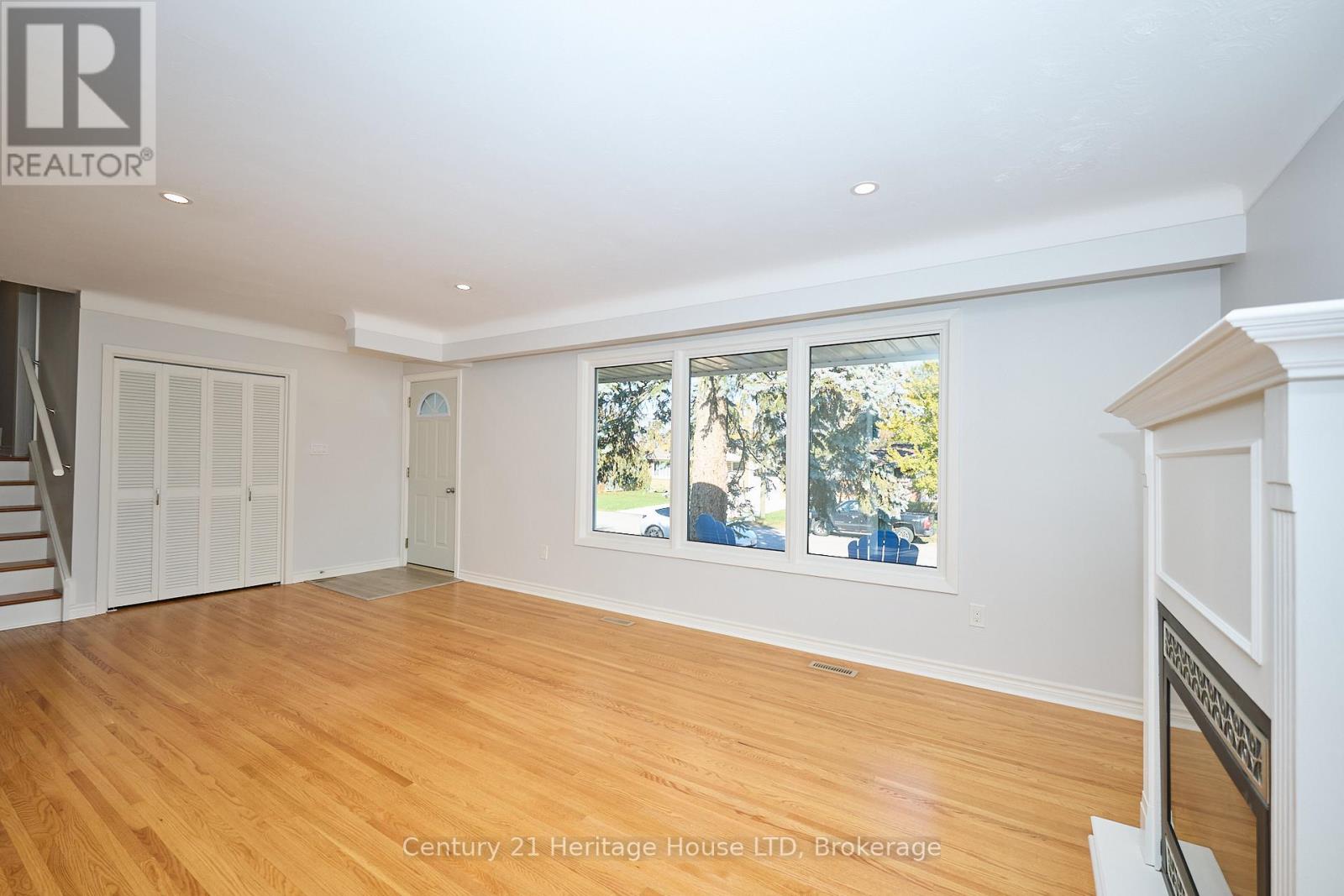 148 Champlain Drive, Fort Erie, Ontario  L2A 1Z8 - Photo 5 - X12513452