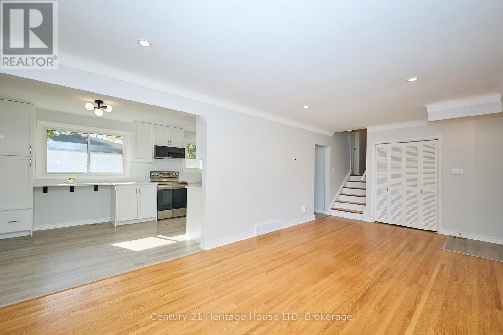 148 Champlain Drive, Fort Erie, Ontario  L2A 1Z8 - Photo 6 - X12513452