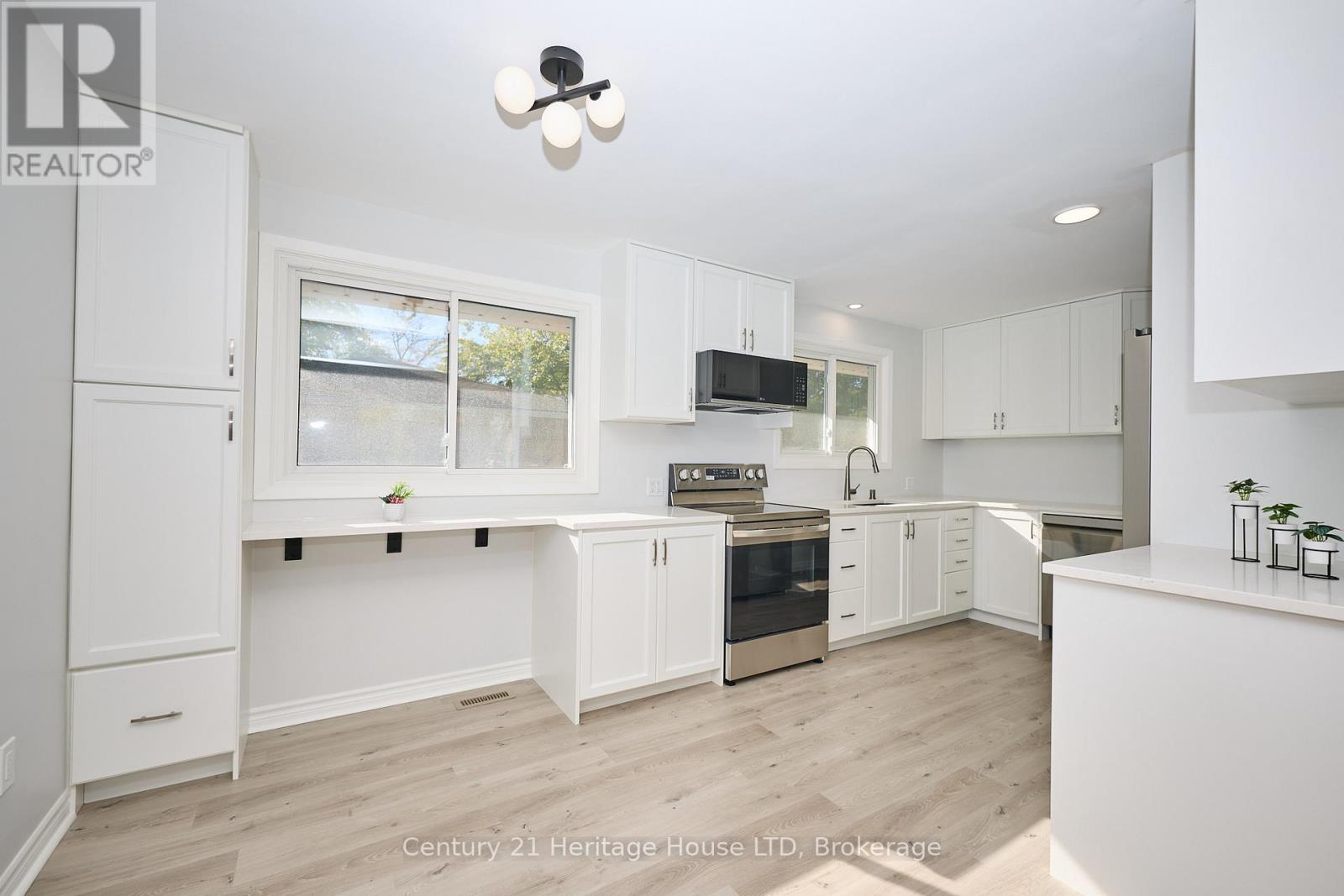 148 Champlain Drive, Fort Erie, Ontario  L2A 1Z8 - Photo 7 - X12513452