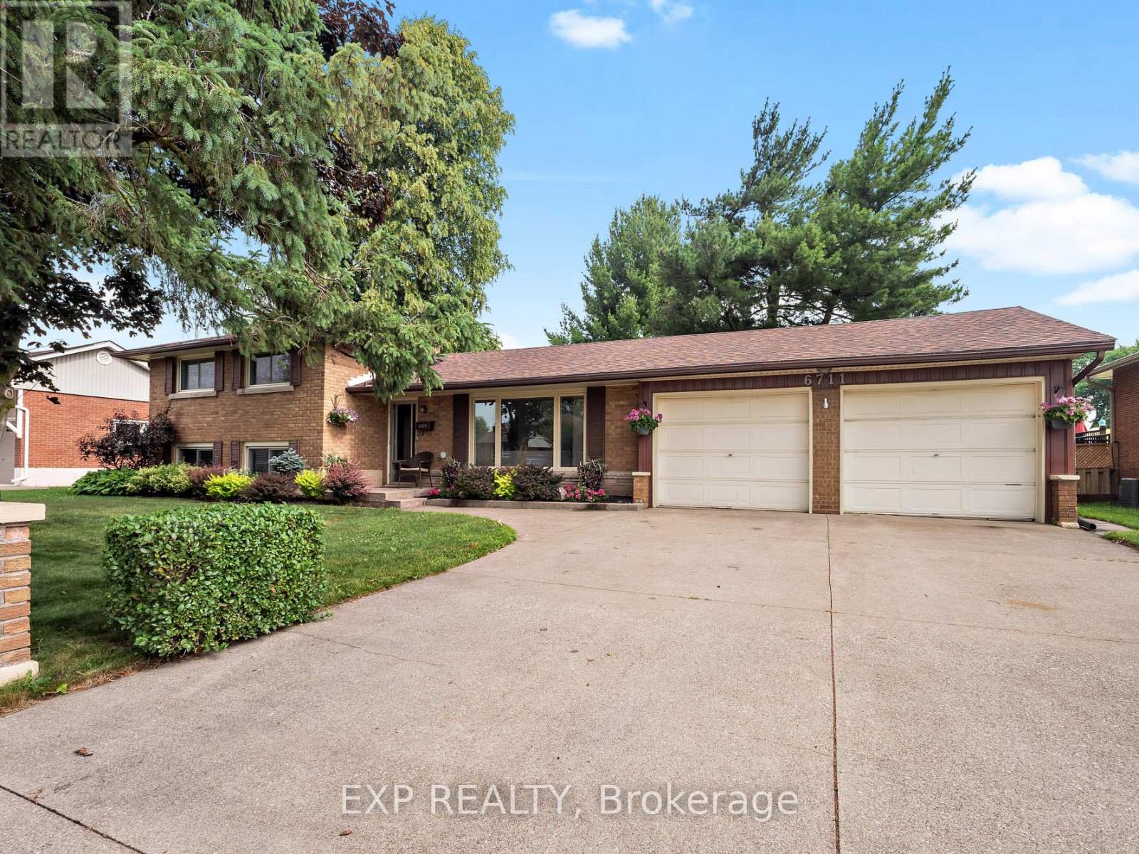 6711 Mcmicking Street, Niagara Falls, Ontario  L2J 1X5 - Photo 2 - X12513518