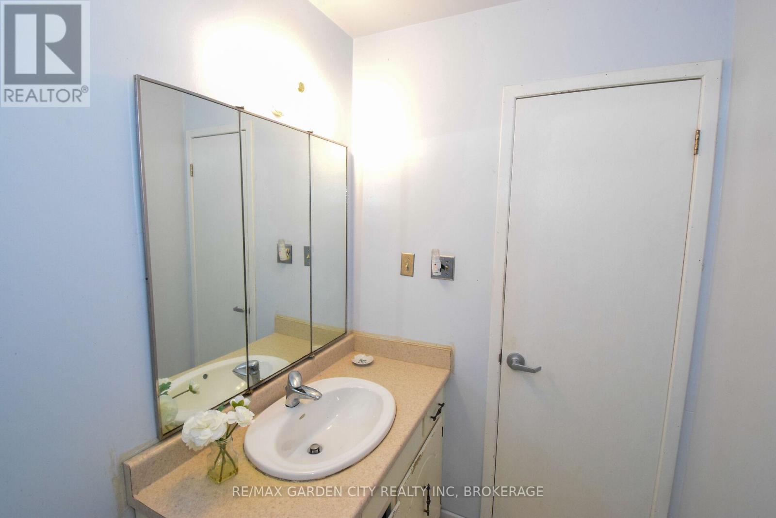 9735 Carl Road, Niagara Falls, Ontario  L0S 1K0 - Photo 23 - X12516390