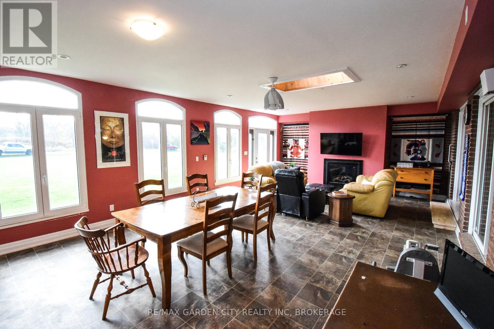 9735 Carl Road, Niagara Falls, Ontario  L0S 1K0 - Photo 5 - X12516390