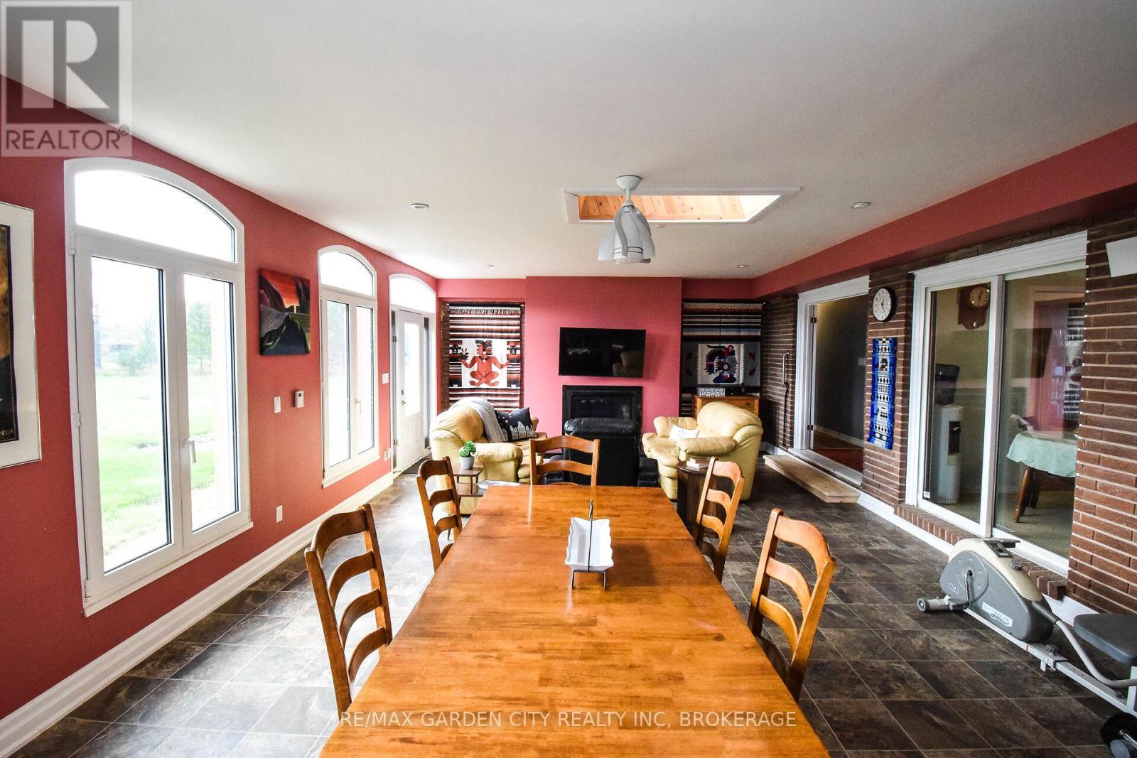 9735 Carl Road, Niagara Falls, Ontario  L0S 1K0 - Photo 7 - X12516390