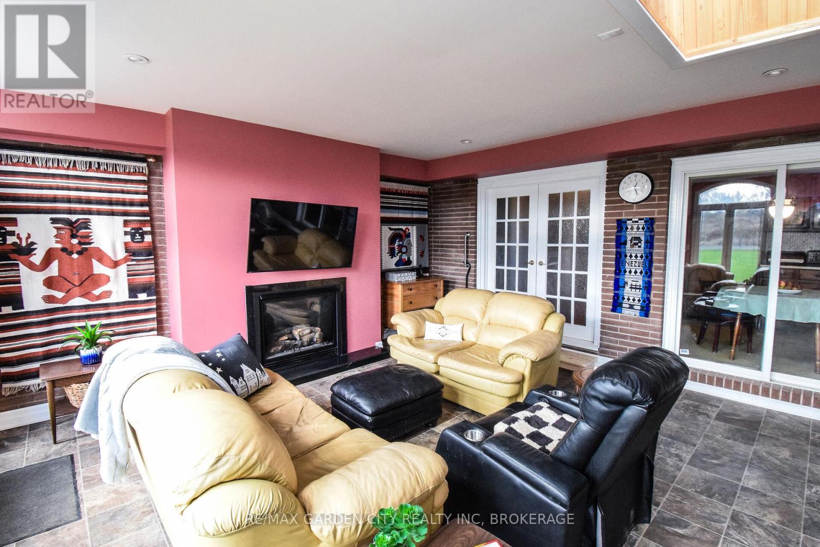 9735 Carl Road, Niagara Falls, Ontario  L0S 1K0 - Photo 8 - X12516390