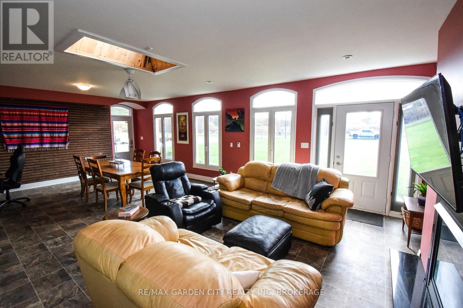 9735 Carl Road, Niagara Falls, Ontario  L0S 1K0 - Photo 9 - X12516390