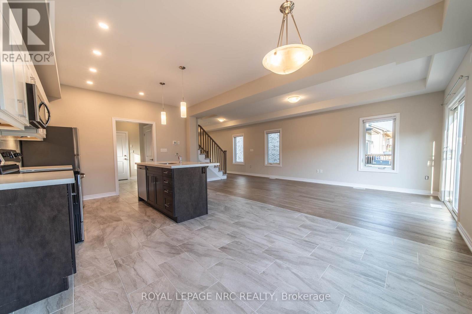 1217 Uppers Lane, Thorold, Ontario  L0S 1A0 - Photo 7 - X12517480