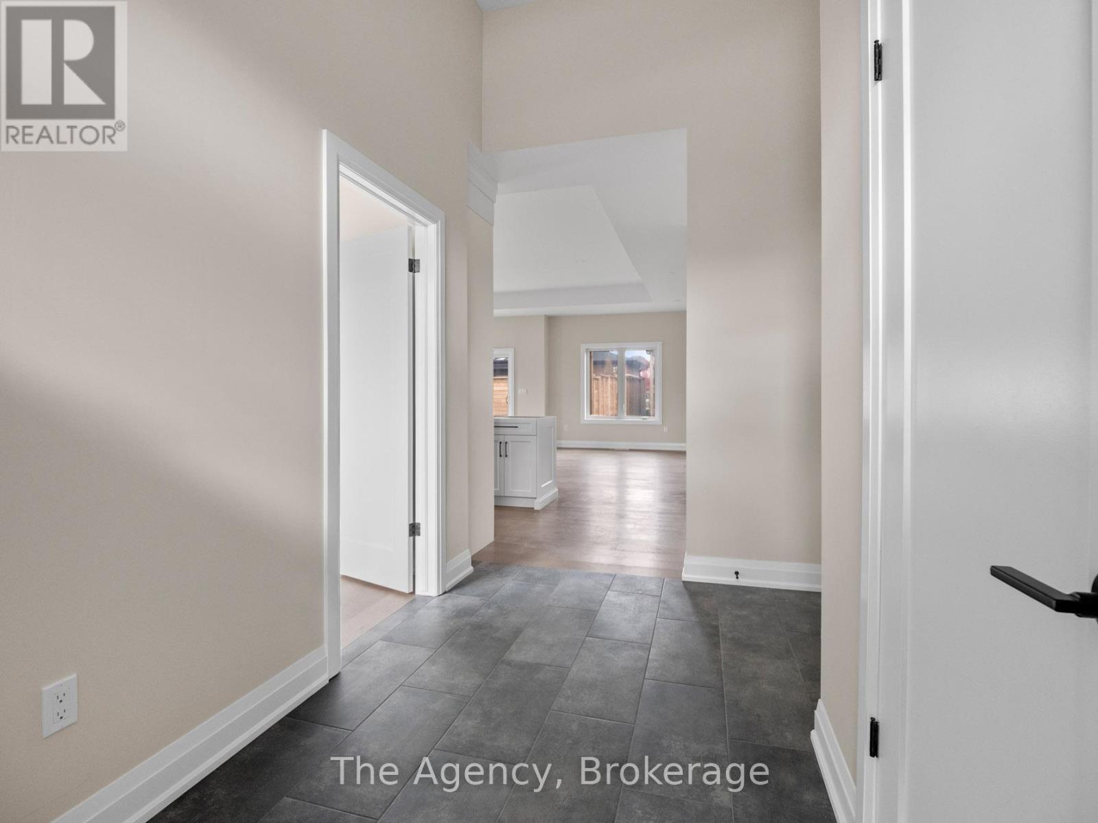 118 Willowbrook Drive, Welland, Ontario  L3C 0G2 - Photo 5 - X12518086