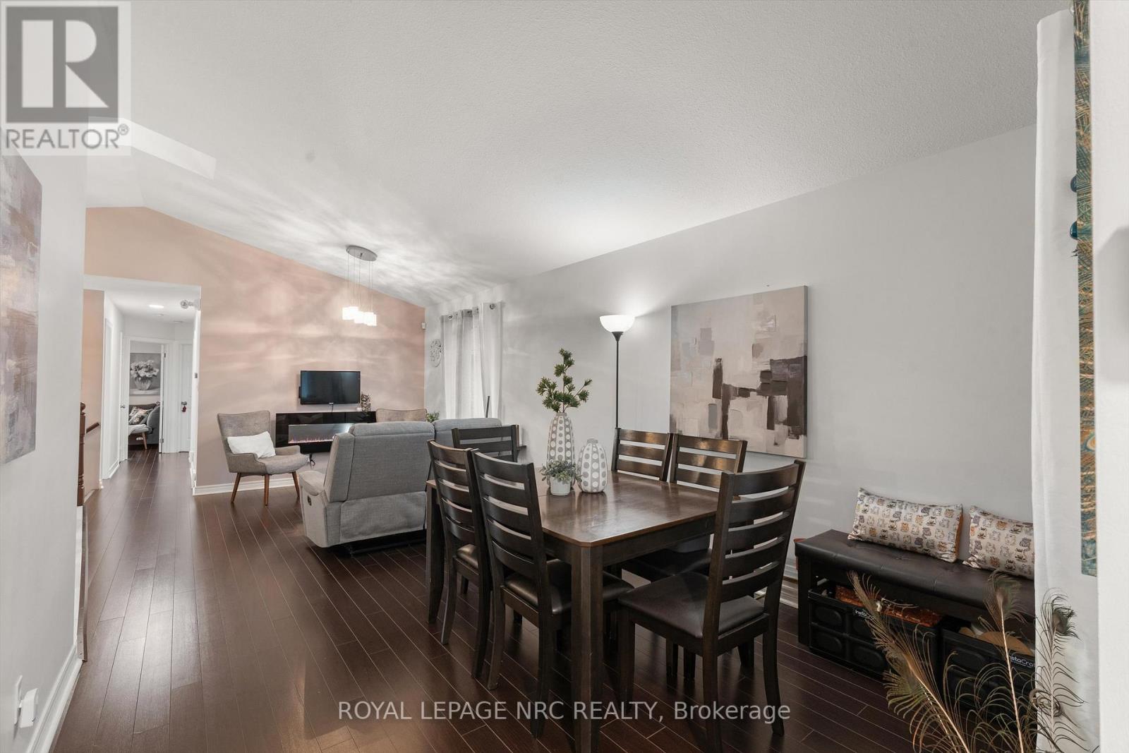 393b Glendale Avenue, St. Catharines, Ontario  L2T 1C5 - Photo 4 - X12518234