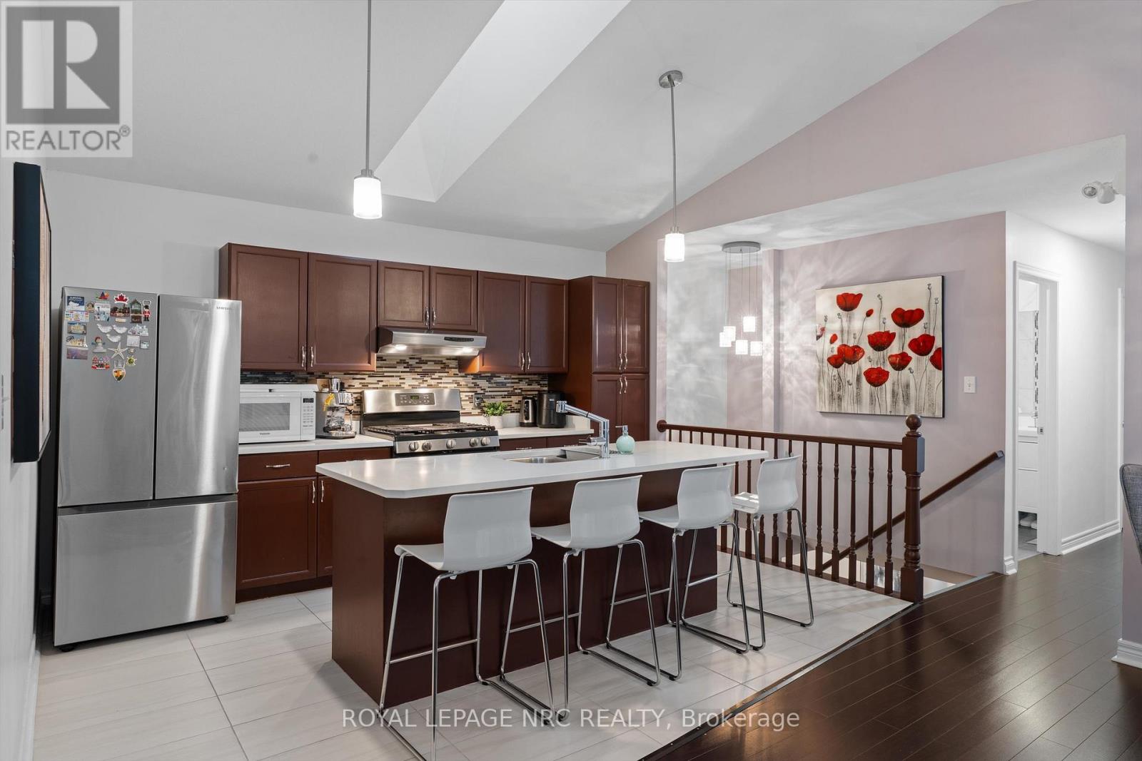 393b Glendale Avenue, St. Catharines, Ontario  L2T 1C5 - Photo 6 - X12518234