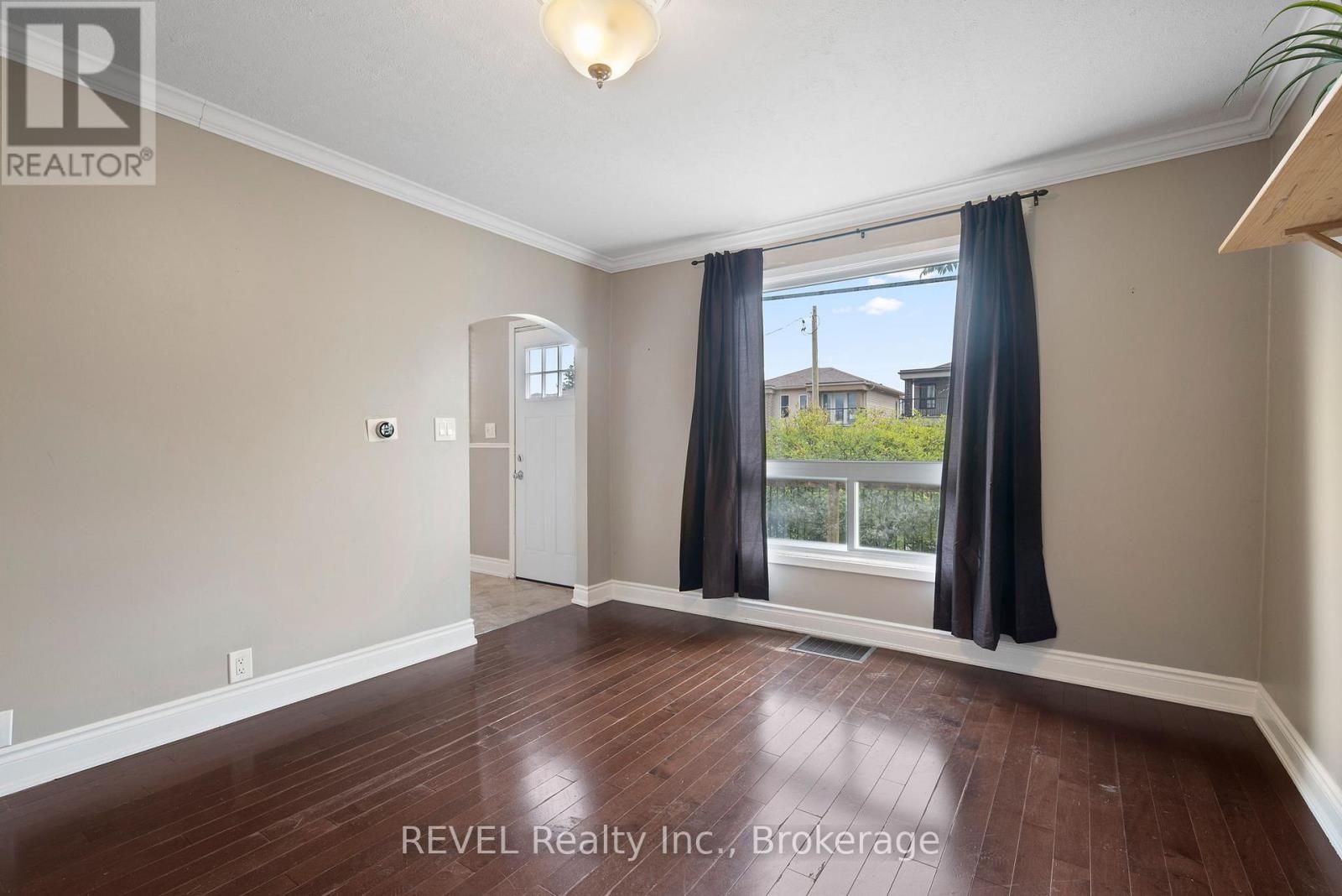 229 Morton Street, Thorold, Ontario  L2V 1C8 - Photo 12 - X12518316