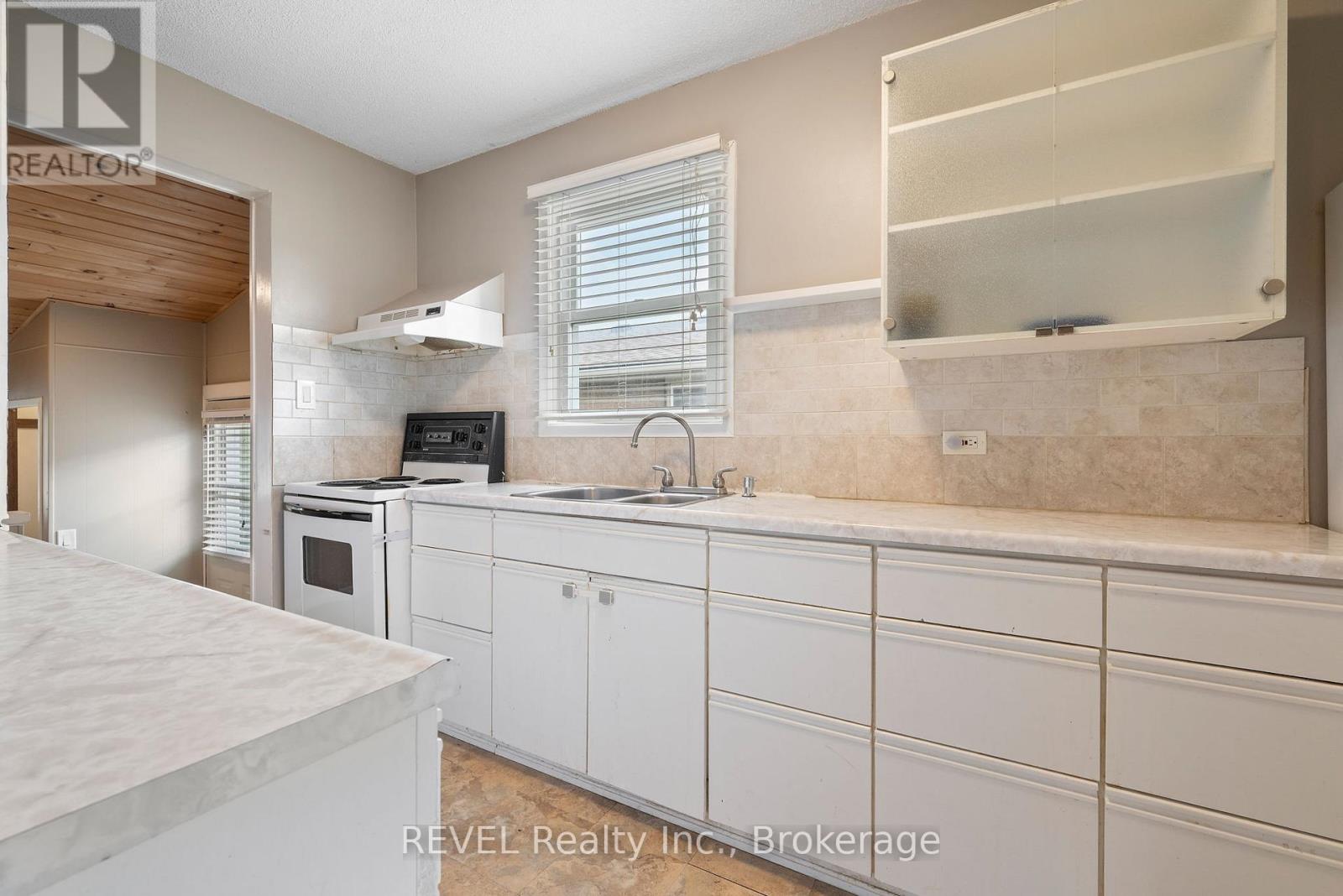 229 Morton Street, Thorold, Ontario  L2V 1C8 - Photo 14 - X12518316