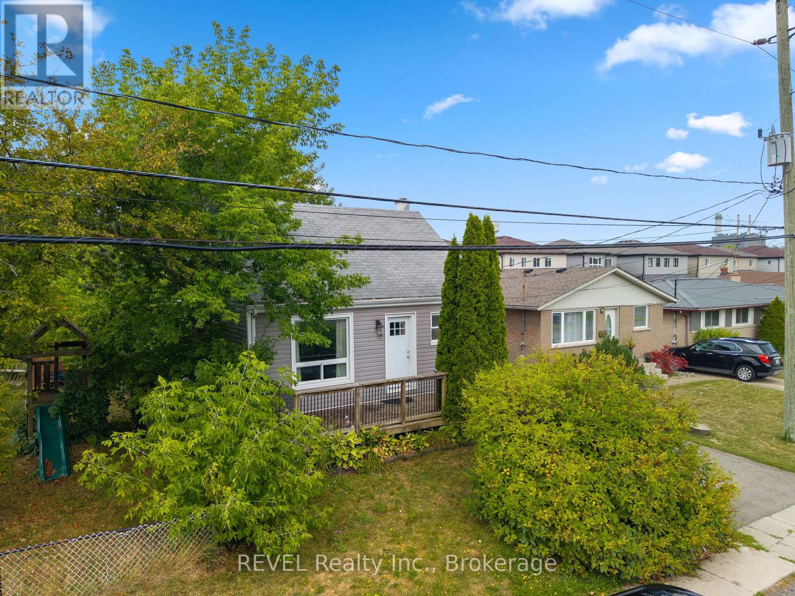 229 Morton Street, Thorold, Ontario  L2V 1C8 - Photo 2 - X12518316