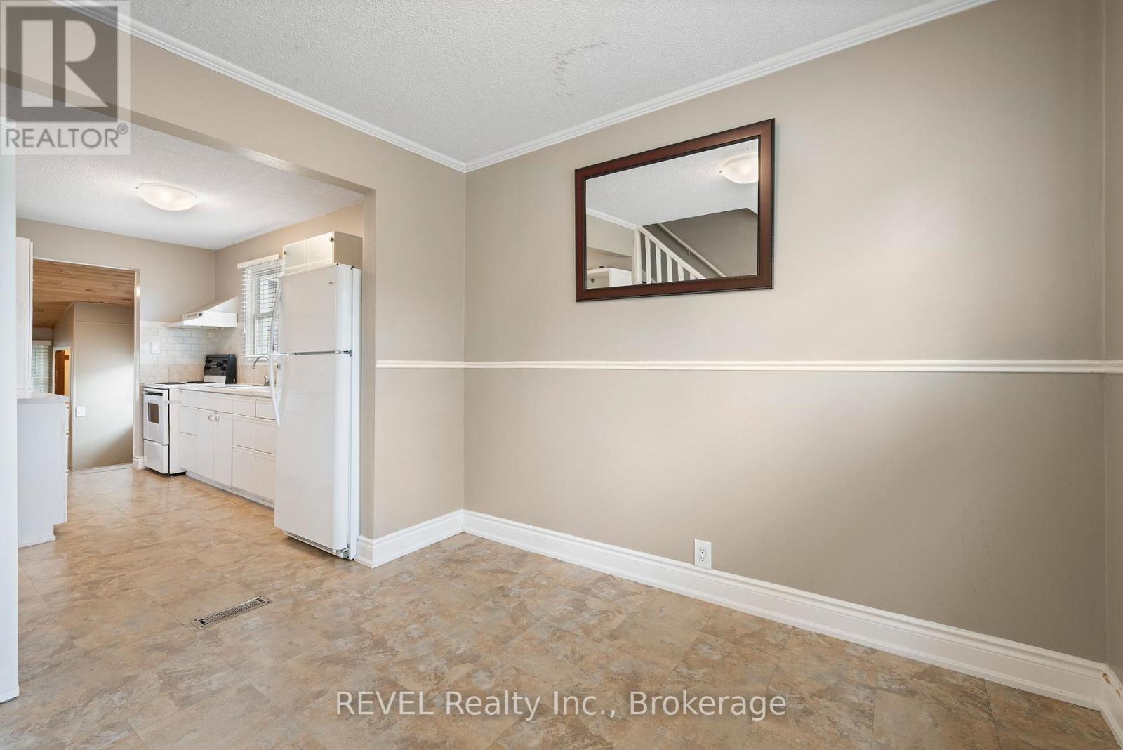 229 Morton Street, Thorold, Ontario  L2V 1C8 - Photo 8 - X12518316