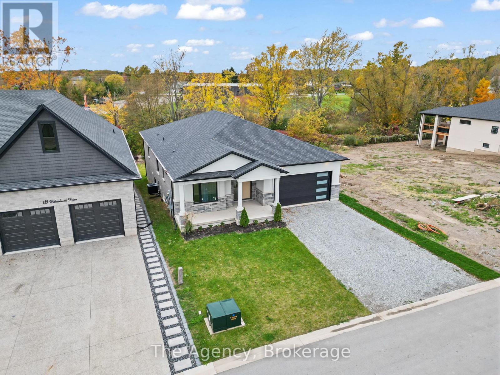 149 Willowbrook Drive, Welland, Ontario  L3C 0G2 - Photo 4 - X12520182