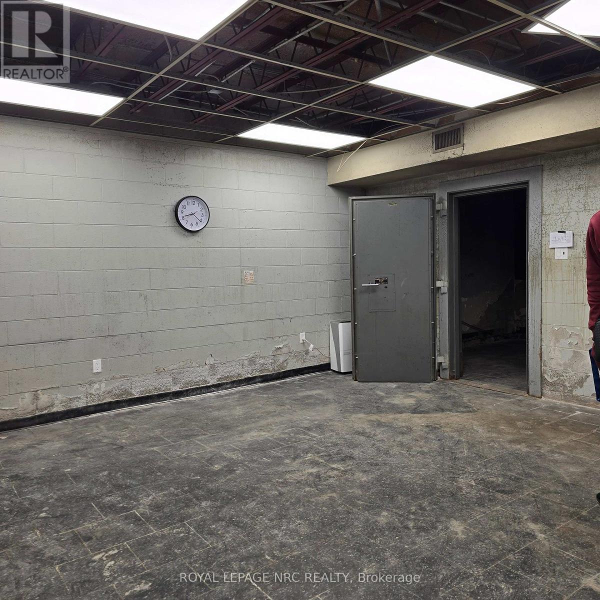 108 Hartzel Road, St. Catharines, Ontario  L2P 1N4 - Photo 7 - X12520504