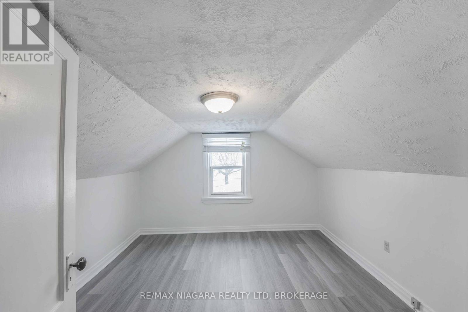 39 Carleton Street N, Thorold, Ontario  L2V 2A6 - Photo 20 - X12521316