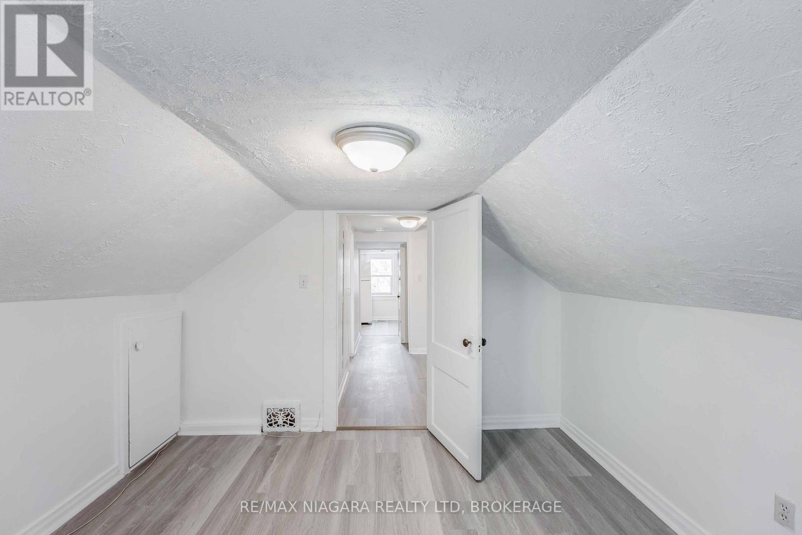 39 Carleton Street N, Thorold, Ontario  L2V 2A6 - Photo 21 - X12521316