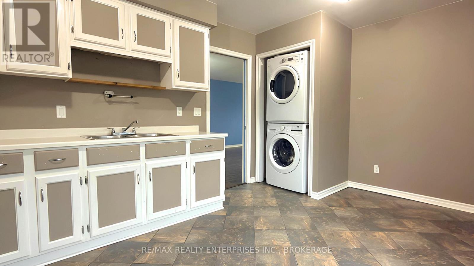 22 Ravine Road, St. Catharines, Ontario  L2P 3A7 - Photo 8 - X12524210