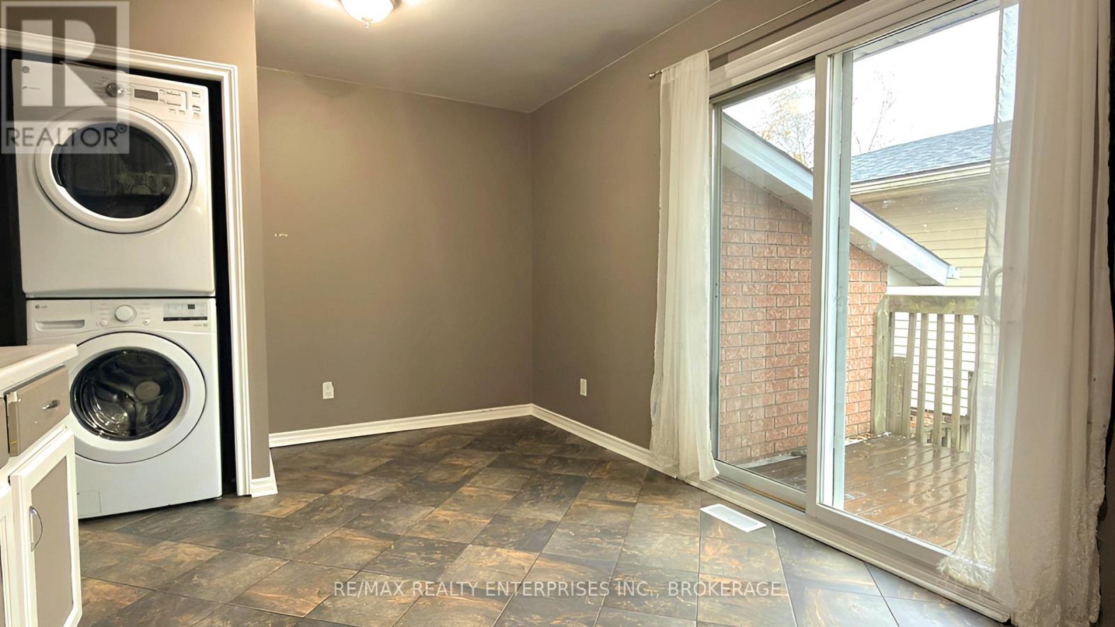 22 Ravine Road, St. Catharines, Ontario  L2P 3A7 - Photo 9 - X12524210