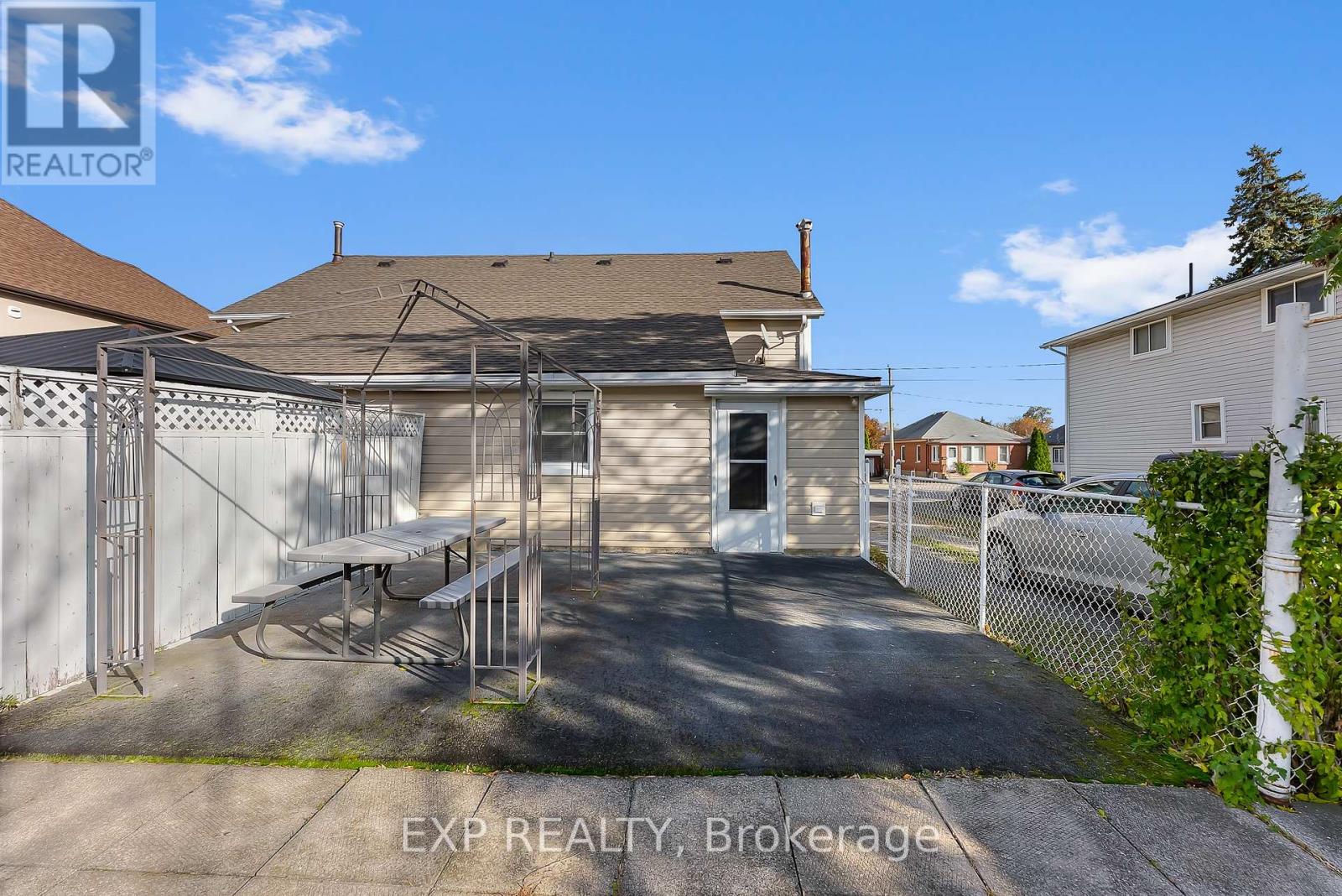 67 Pine Street S, Thorold, Ontario  L2V 3L6 - Photo 31 - X12524348